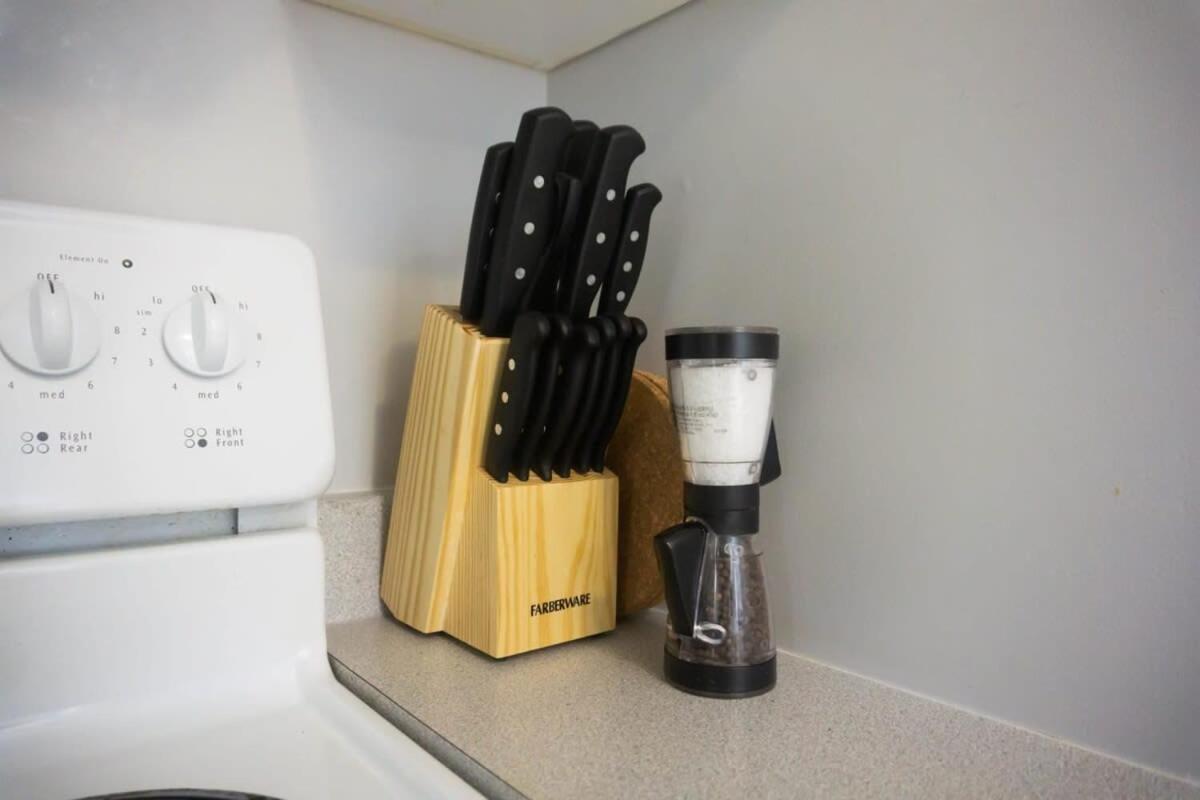 New Large Luxurious 2Br Condo In The Heart Of Uptown Coffee, Wifi Saint John Eksteriør billede